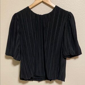 Evereve Bexley Plisse Blouse size Med Black
